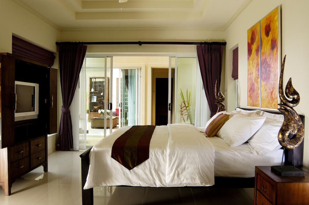 Karon Beach Walk Villa Phuket Room photo