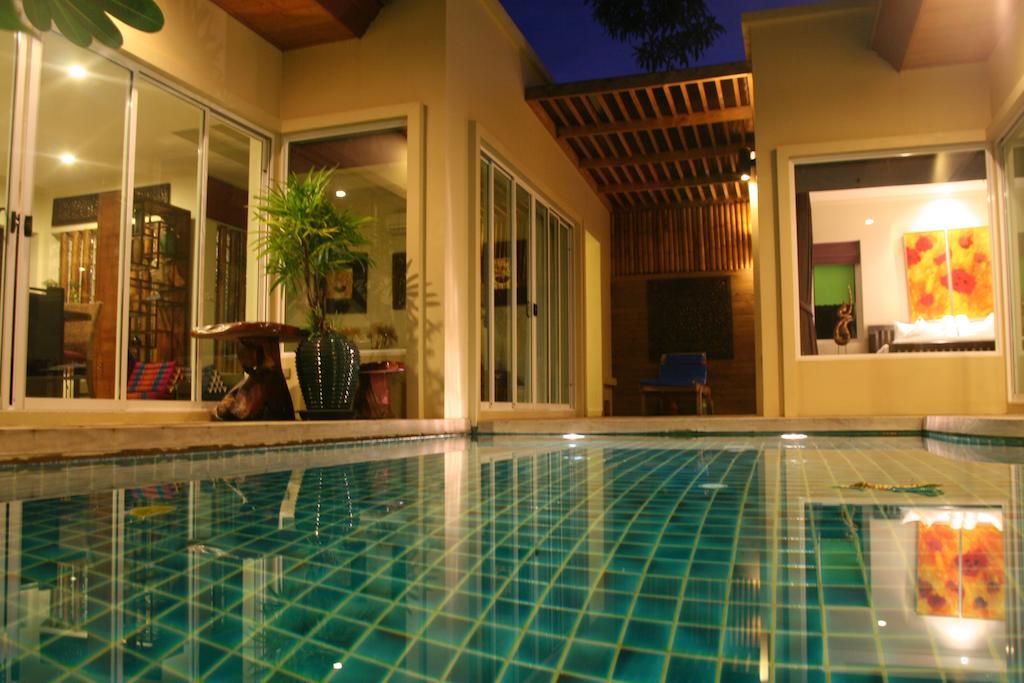 Karon Beach Walk Villa Phuket Room photo